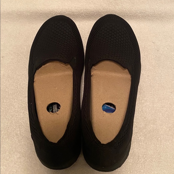 Skechers Air-Cooled Black Mesh Slip-Ons…size 9 - Picture 4 of 9